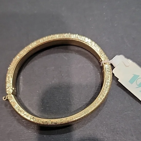 1928 Gold Floral Bangle Bracelet - Picture 2 of 5